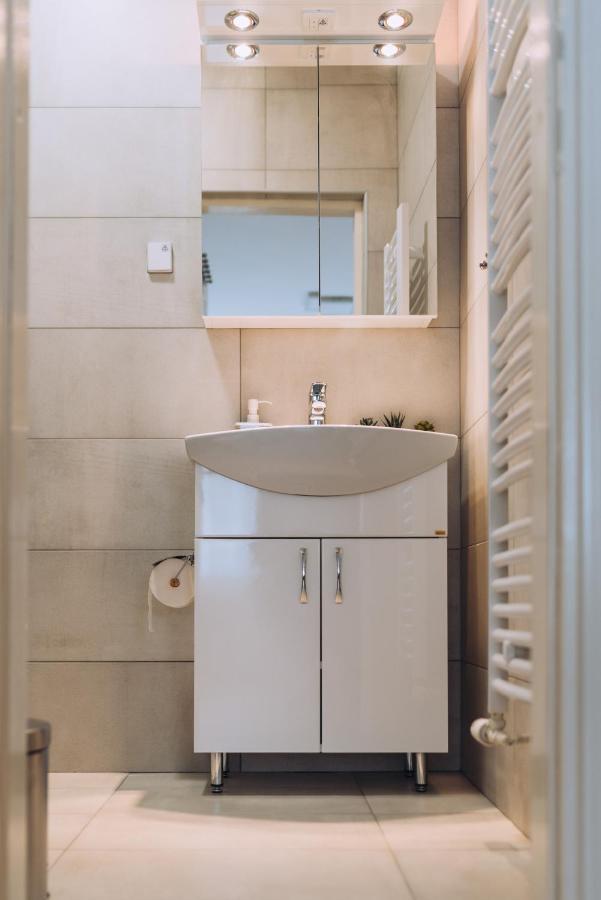 Apartment Ady 6 *